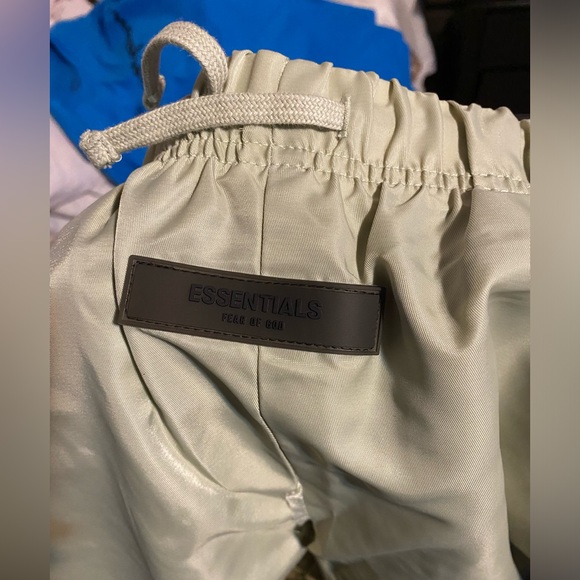 Essential Sweatpants - Picture 4 of 7